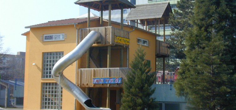 Neubau eines Kindertreffpunktes „Spielturm“ in Freiburg – Weingarten