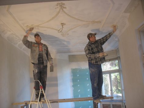 Winterer Stuckdecke mit Maler