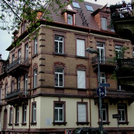 Umbau einer Dachgeschoßwohnung in einem Wohnhaus in Freiburg – Wiehre