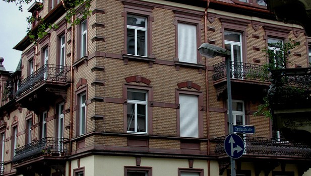 Umbau einer Dachgeschoßwohnung in einem Wohnhaus in Freiburg – Wiehre