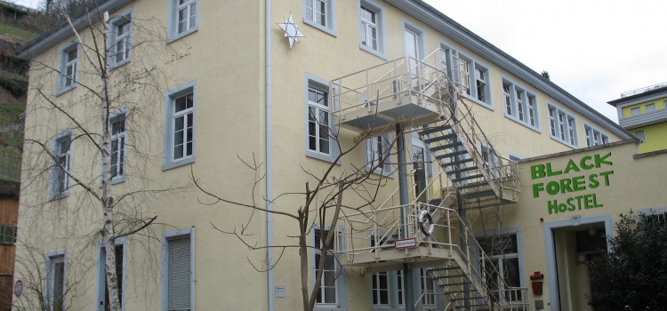 Umbau eines Gewerbegebäudes zu einem „Back Pack Hostel“ in Freiburg